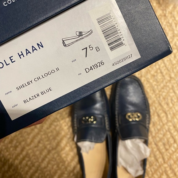 LEATHER COLE HAAN LOAFERS in NAVY. Size 7.5. Condition EXCELLENT! - Picture 6 of 6